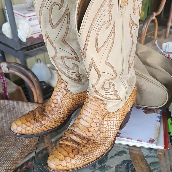 Dan Post Vintage Golden Python- Large Scale With Bag